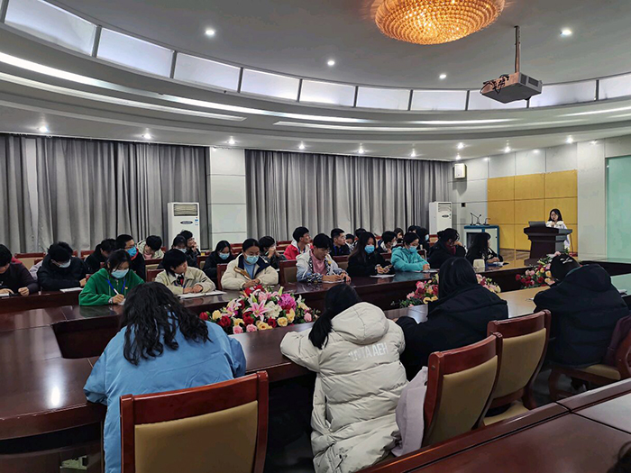 伟德国际BETVlCTOR举办2021级团干培训第一次理论学习.jpg 伟德国际BETVlCTOR举办2021级团干培训第一次理论学习.jpg
