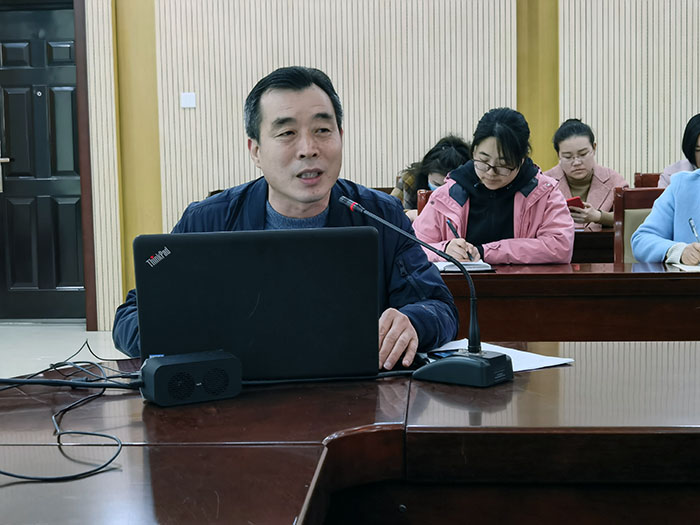 伟德国际BETVlCTOR召开《深化新时代教育评价改革总体方案》学习培训会2.jpg