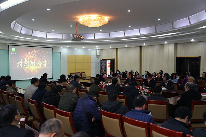伟德国际BETVlCTOR组织观看党史教育专题片《特别能战斗》.JPG 伟德国际BETVlCTOR组织观看党史教育专题片《特别能战斗》.JPG